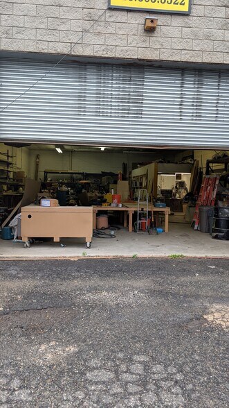 202 Industrial Loop, Staten Island, NY à louer - Photo du bâtiment - Image 2 de 6