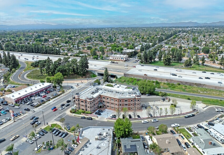 15545 Devonshire St, Mission Hills, CA for lease - Building Photo - Image 3 of 4