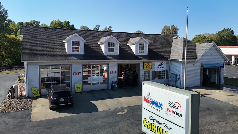 630 W Main St, Louisville, OH for sale - Building Photo - Image 2 of 2