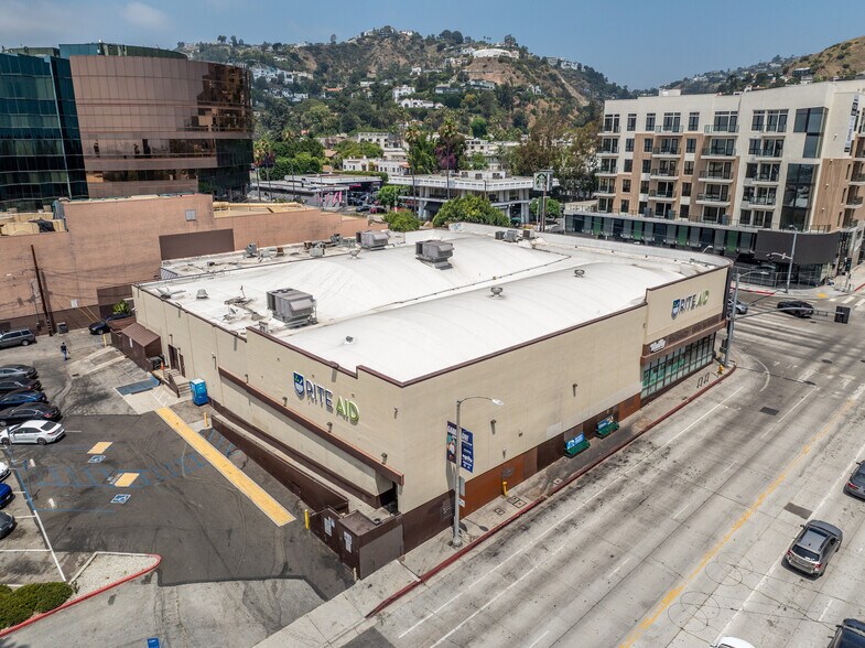 7900 W Sunset Blvd, Los Angeles, CA à vendre - Photo du bâtiment - Image 2 de 10