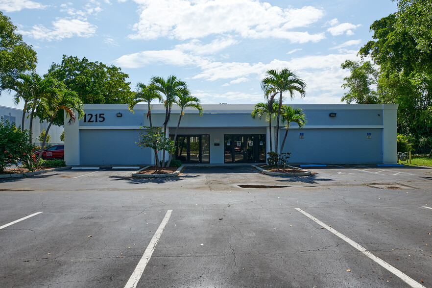 1215 Wallace Dr, Delray Beach, FL for lease - Primary Photo - Image 1 of 10