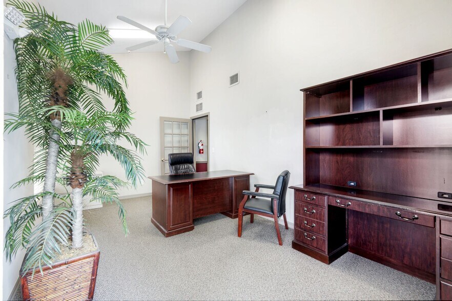1361 Royal Palm Square Blvd, Fort Myers, FL à louer - Photo intérieure - Image 2 de 15