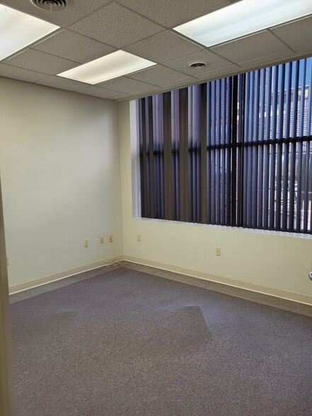 121 Progress Ave, Pottsville, PA for lease - Interior Photo - Image 2 of 11