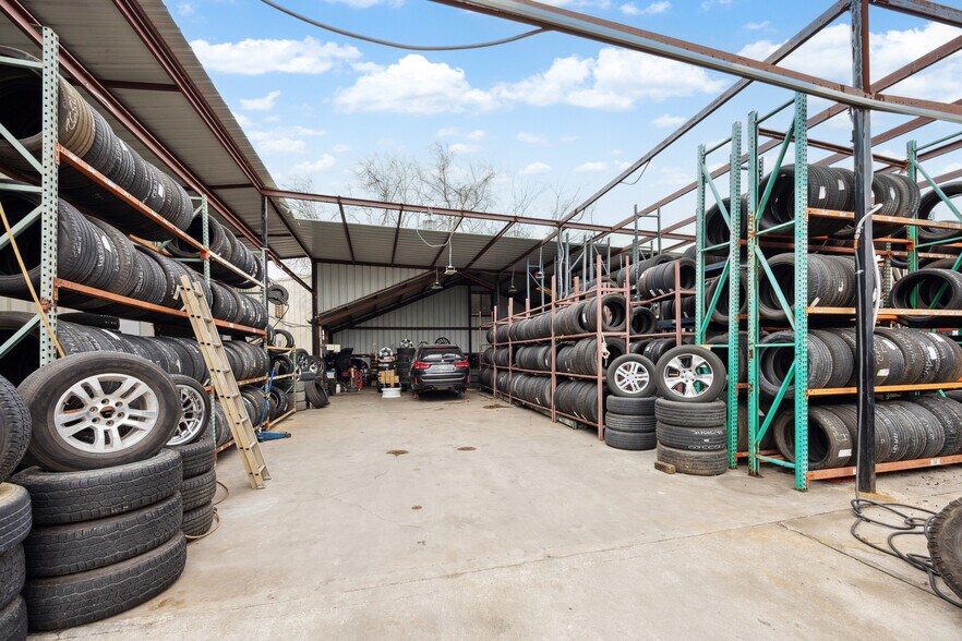 8635 Schumacher Rd, Houston, TX for sale - Building Photo - Image 2 of 31