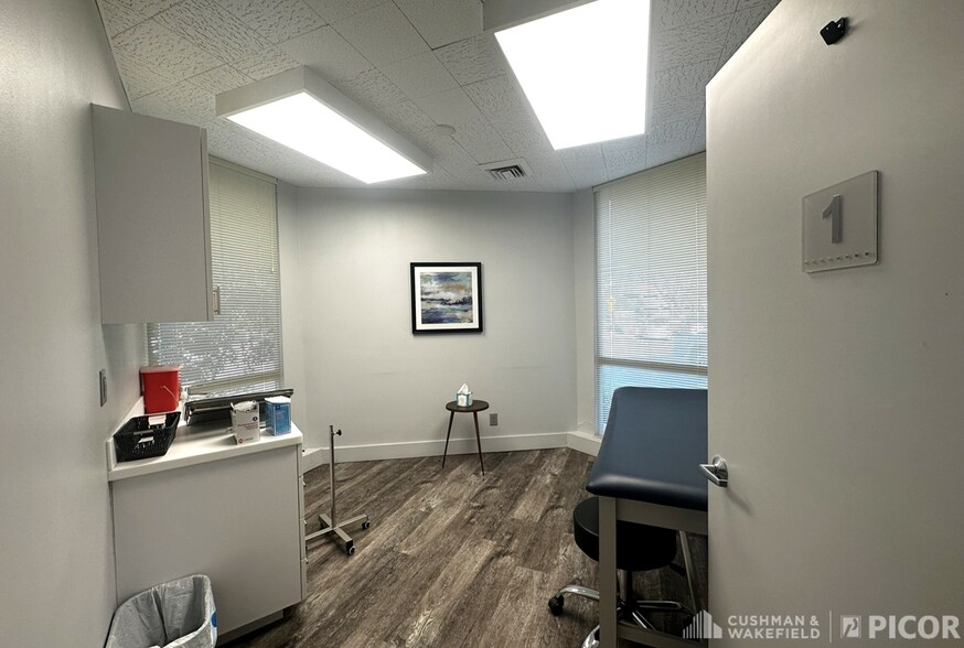310 N Wilmot Rd, Tucson, AZ for lease - Building Photo - Image 2 of 6