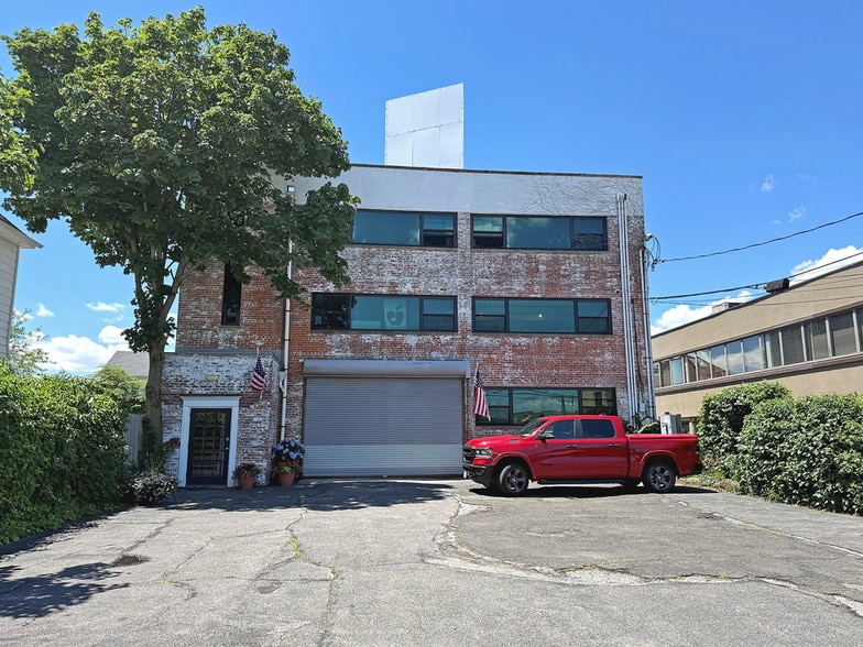 13 Myrtle St, Manhasset, NY for sale - Building Photo - Image 1 of 3