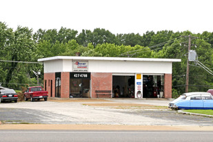 4405 Woodson Rd, Saint Louis MO - Motel