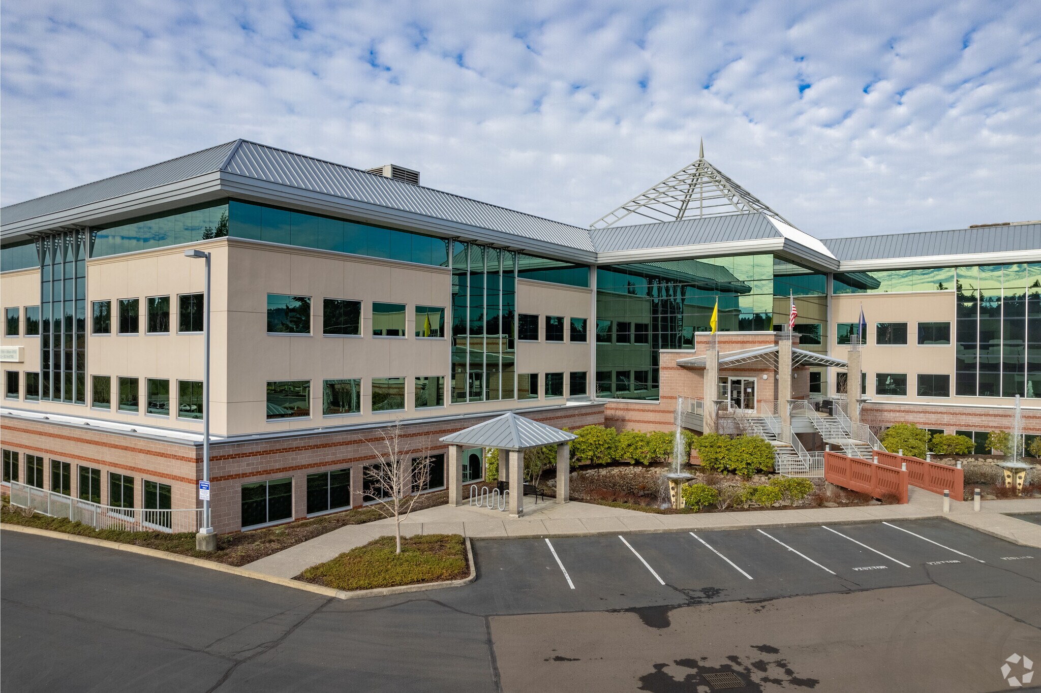 6400 SE Lake Rd, Portland, OR for lease Building Photo- Image 1 of 9