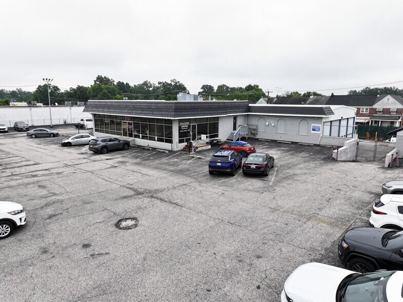 Automotive Portfolio portefeuille de 2 propriétés à vendre sur LoopNet.ca - Photo du bâtiment - Image 3 de 9