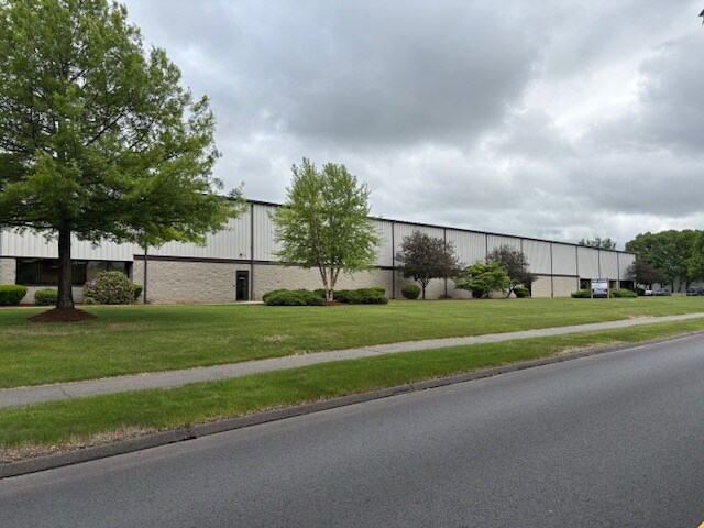 260-300 Griffith Rd, Chicopee, MA à louer - Photo du bâtiment - Image 1 de 18
