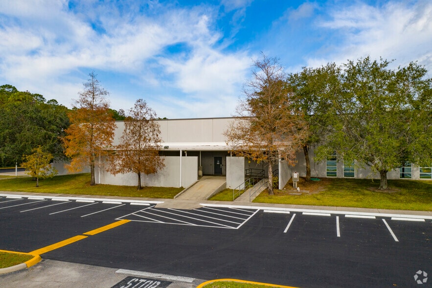 13750 Reptron Blvd, Tampa, FL for lease - Building Photo - Image 2 of 12