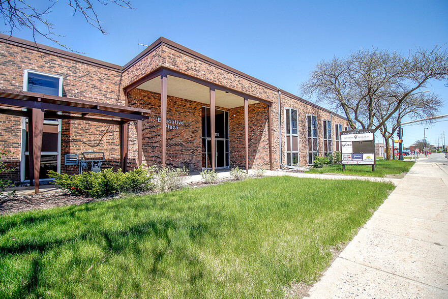 1011 2nd St N, Saint Cloud, MN à vendre - Photo du bâtiment - Image 1 de 25