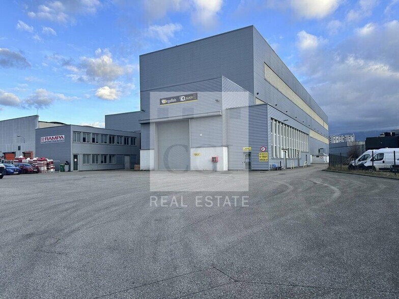 Industrial in Grenoble for lease - Building Photo - Image 2 of 12