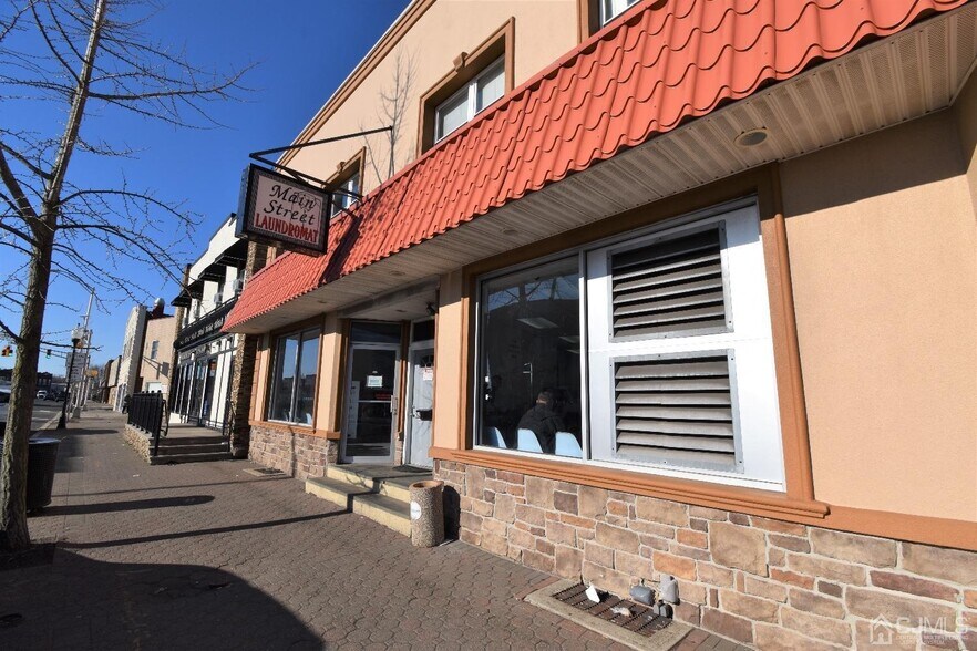 52 S Main St, Manville, NJ à vendre - Photo du bâtiment - Image 2 de 13