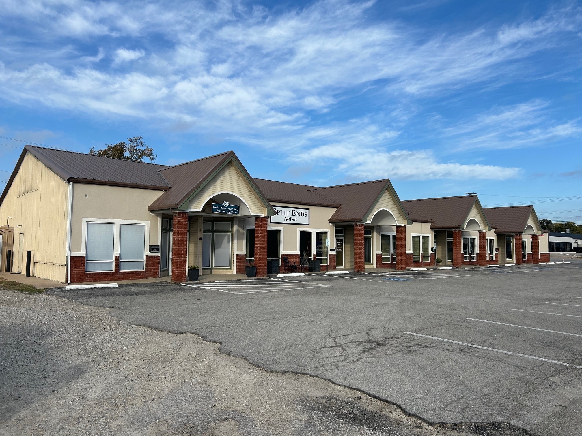 1020-1026 FORT WORTH HIGHWAY portfolio of 2 properties for sale on LoopNet.ca Primary Photo- Image 1 of 15