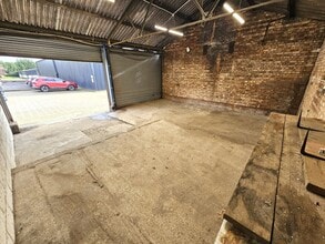 Woodhall Ln, Radlett for lease Interior Photo- Image 2 of 7