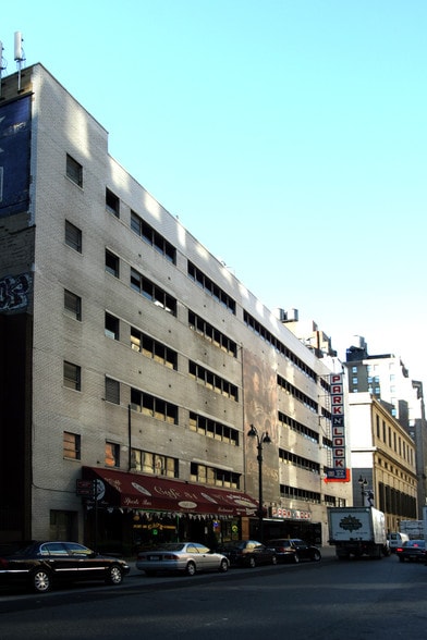 220 W 31st St, New York, NY for lease - Building Photo - Image 1 of 2