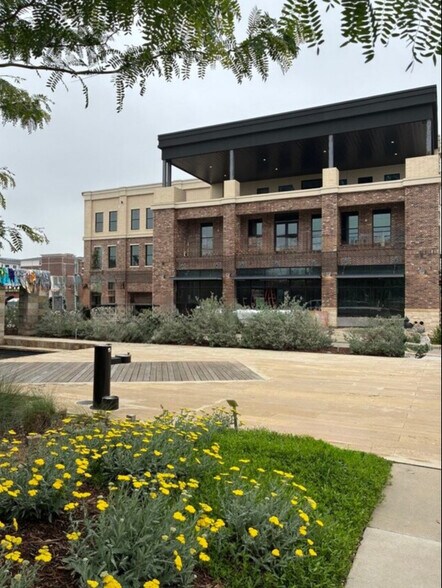 191 W Main St, Lewisville, TX à vendre - Photo du bâtiment - Image 2 de 8
