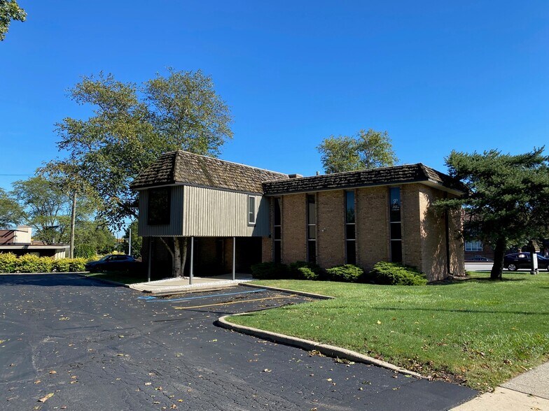 1817 W Stadium Blvd, Ann Arbor, MI à louer - Photo du bâtiment - Image 3 de 8