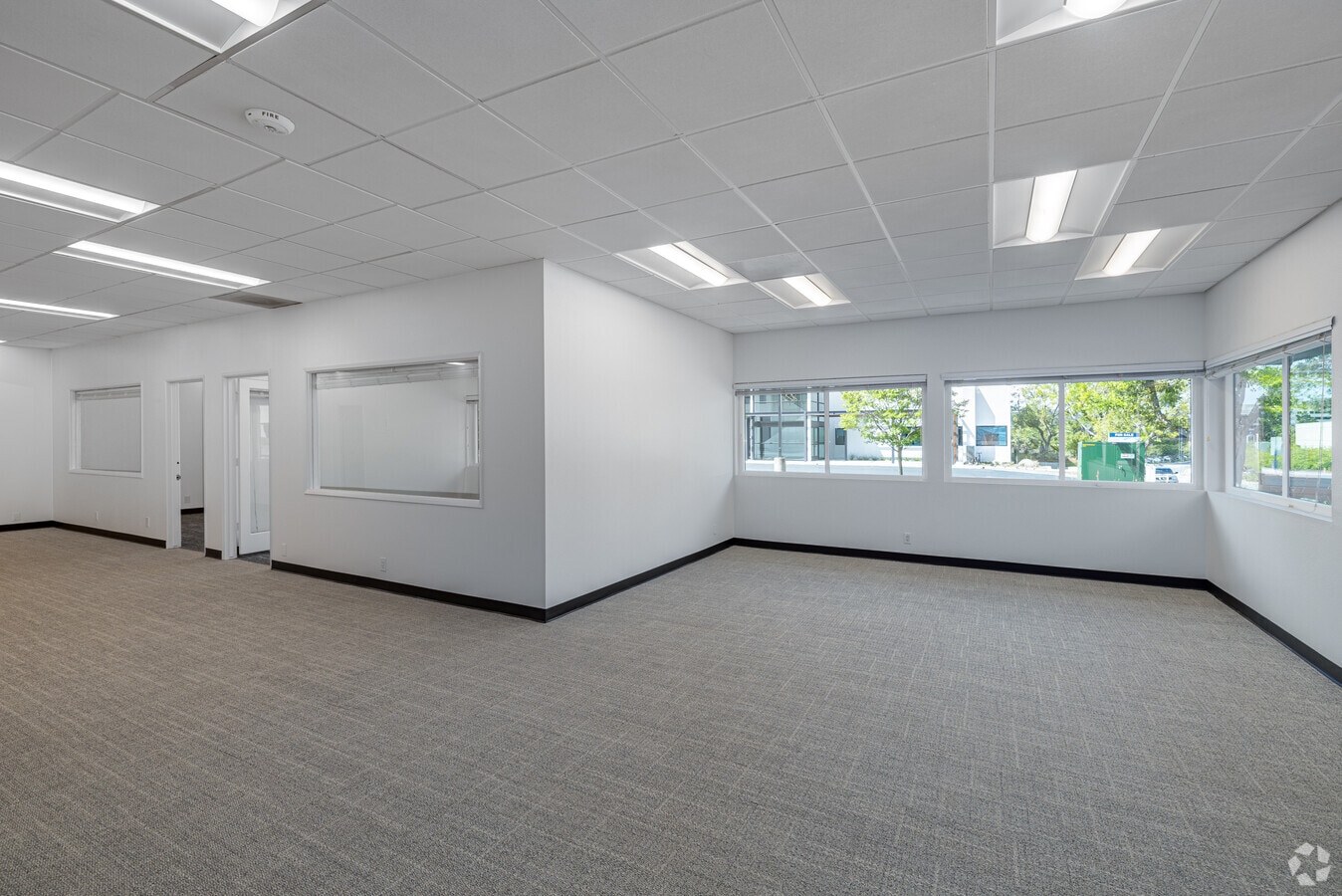 5677 Oberlin Dr, San Diego, CA 92121 - Unité 103-104 - - Photo intérieure - Image 2 of 2