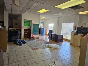 8222 Wurzbach Rd, San Antonio, TX à vendre Photo du bâtiment- Image 2 de 12