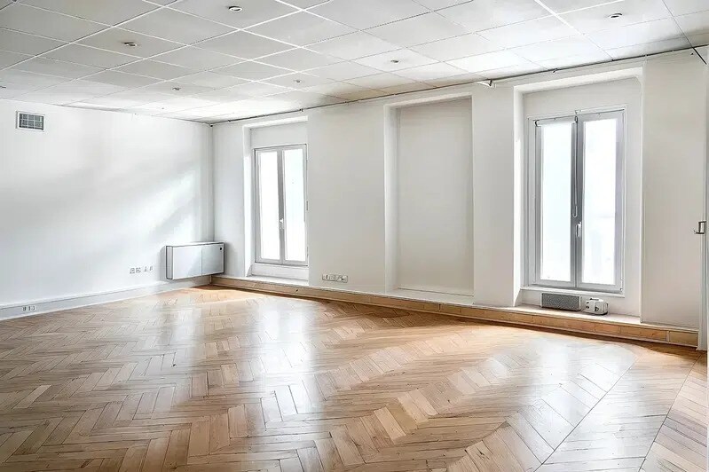 Office in Paris for lease Interior Photo- Image 1 of 7