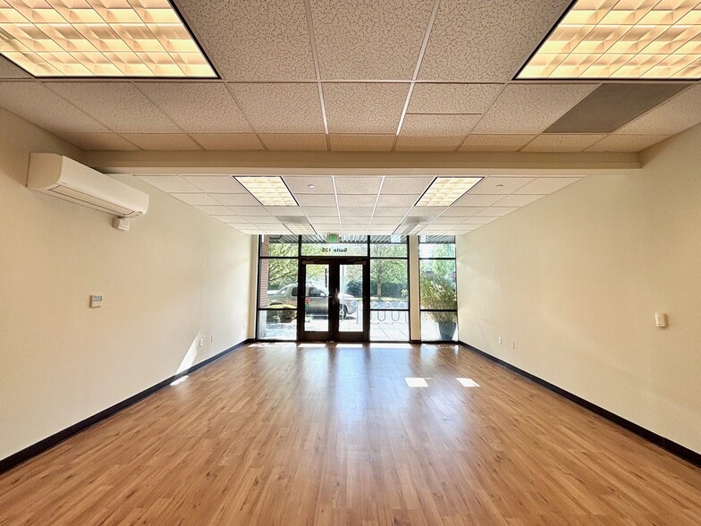 1127 Broadway St NE, Salem, OR for lease - Building Photo - Image 3 of 6