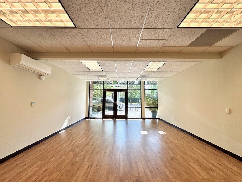 1127 Broadway St NE, Salem, OR à louer - Photo du bâtiment - Image 3 de 6