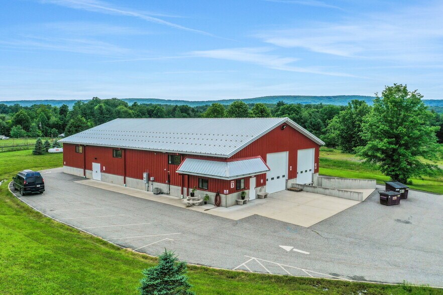 269 Stone Schoolhouse Rd, Bloomingburg, NY à vendre - Photo du bâtiment - Image 2 de 91