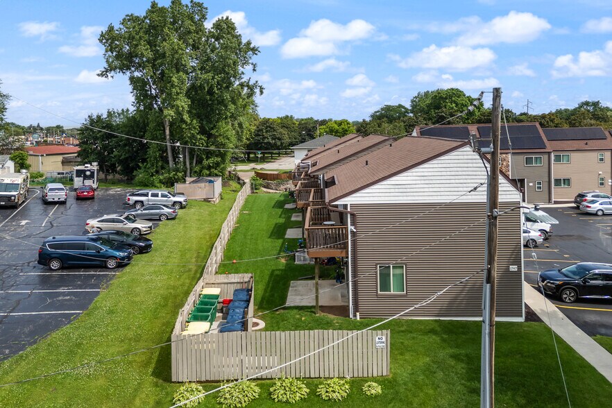 1747 Oakdale Ave, Green Bay, WI à vendre - Photo du bâtiment - Image 3 de 57
