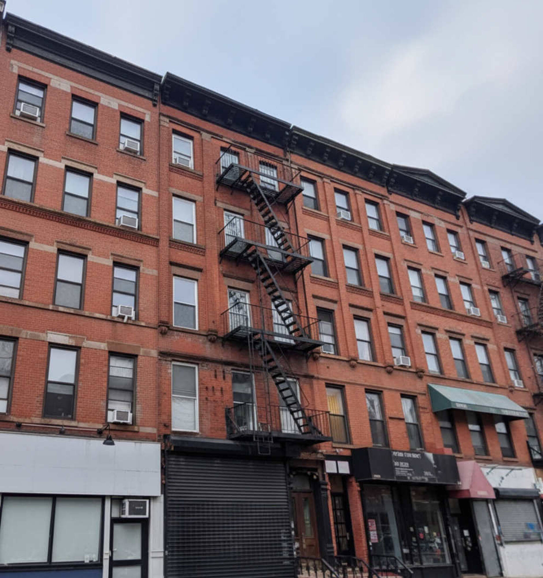 2268 Adam C Powell Boulevard, New York, NY à vendre Photo principale- Image 1 de 12