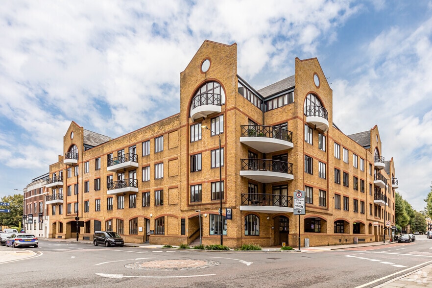 Knighten St, London for lease - Primary Photo - Image 1 of 8