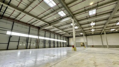 Industriel dans Villenoy à louer Photo intérieure- Image 1 de 2