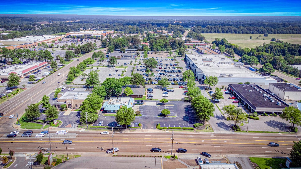 784 W Poplar Ave, Collierville, TN for lease - Primary Photo - Image 1 of 4