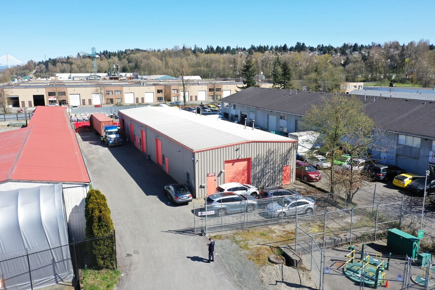 11568 132A St, Surrey, BC à louer - Photo du bâtiment - Image 2 de 15