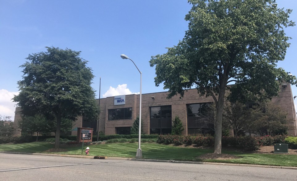 430-450 Commerce Blvd, Carlstadt, NJ à louer - Photo du bâtiment - Image 1 de 5
