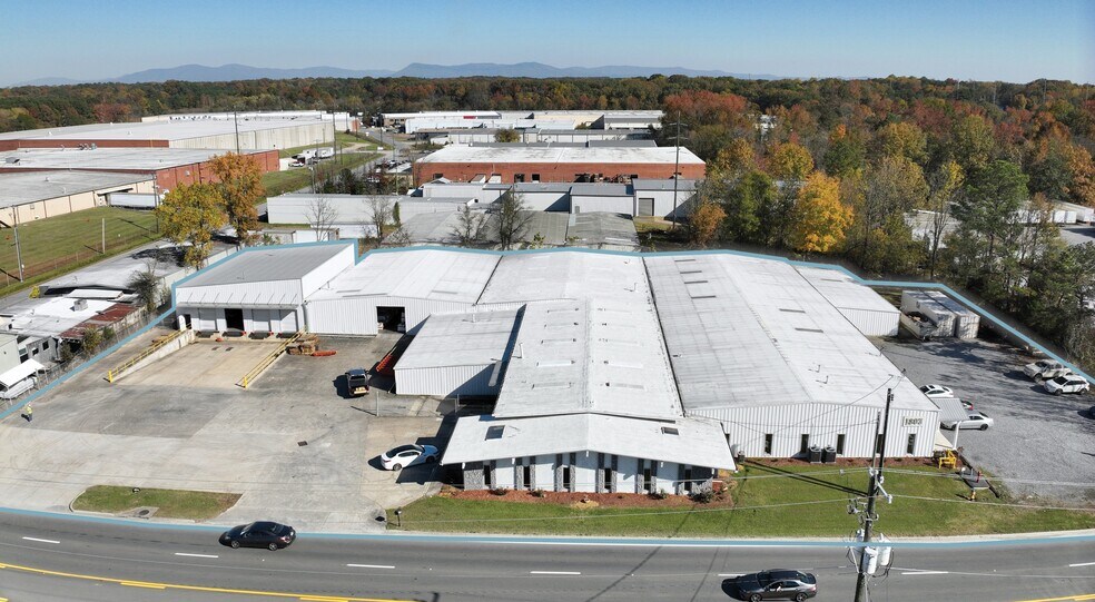 1803 Abutment Rd, Dalton, GA à vendre - Photo du bâtiment - Image 2 de 59