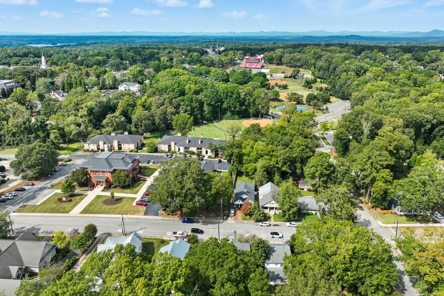 610 Candler St, Gainesville, GA à vendre - Photo du bâtiment - Image 2 de 28