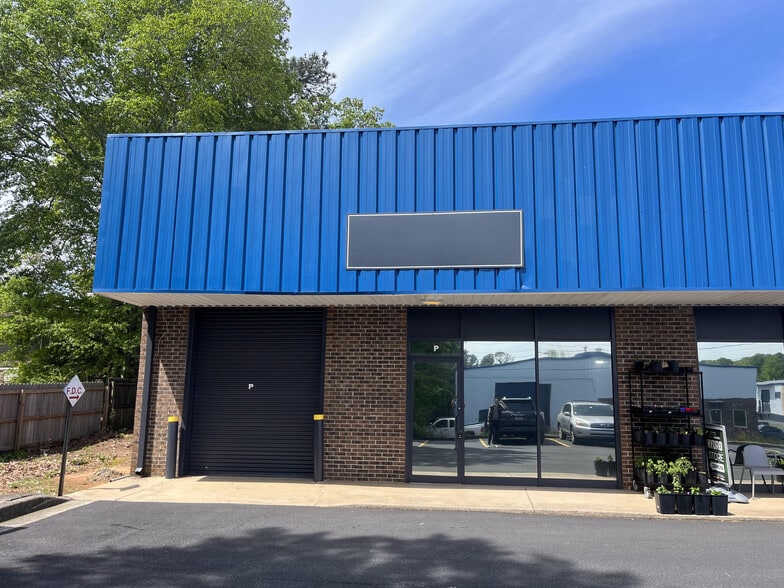 1701 McCoba Dr SE, Smyrna, GA for lease - Building Photo - Image 2 of 5