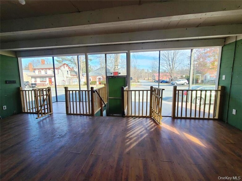 77 Sullivan St, Wurtsboro, NY à vendre - Photo du bâtiment - Image 3 de 24