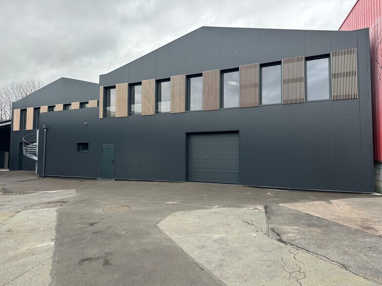 Flex dans Carrières-sur-Seine à louer - Photo du bâtiment - Image 1 de 1
