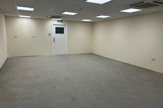 Units 5, 6 & 7 Oakmede Place, Binfield, Bracknell à louer Photo intérieure- Image 1 de 5