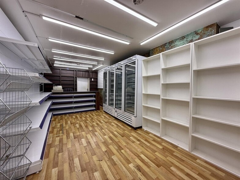 393 Sheffield Rd, Chesterfield for lease - Interior Photo - Image 3 of 7