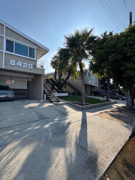8420 Gulana Ave, Playa Del Rey, CA à vendre - Photo du bâtiment - Image 3 de 9