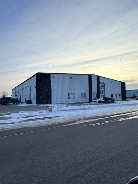 2323 16th Ave S, Moorhead, MN for lease - Building Photo - Image 1 of 1