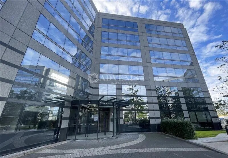 Bureau dans Tremblay-en-France à louer - Photo du bâtiment - Image 2 de 12