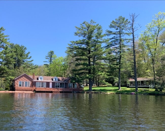 Plus de détails pour 238 Lakeview Drive Rd, Highland Lake, NY - Spécialité à vendre
