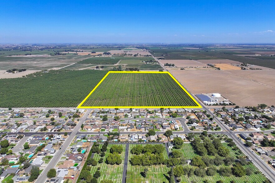 West Glendale Avenue, Lemoore, CA for sale - Primary Photo - Image 1 of 12