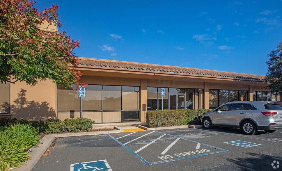 155 E Main Ave, Morgan Hill, CA for lease - Building Photo - Image 3 of 4