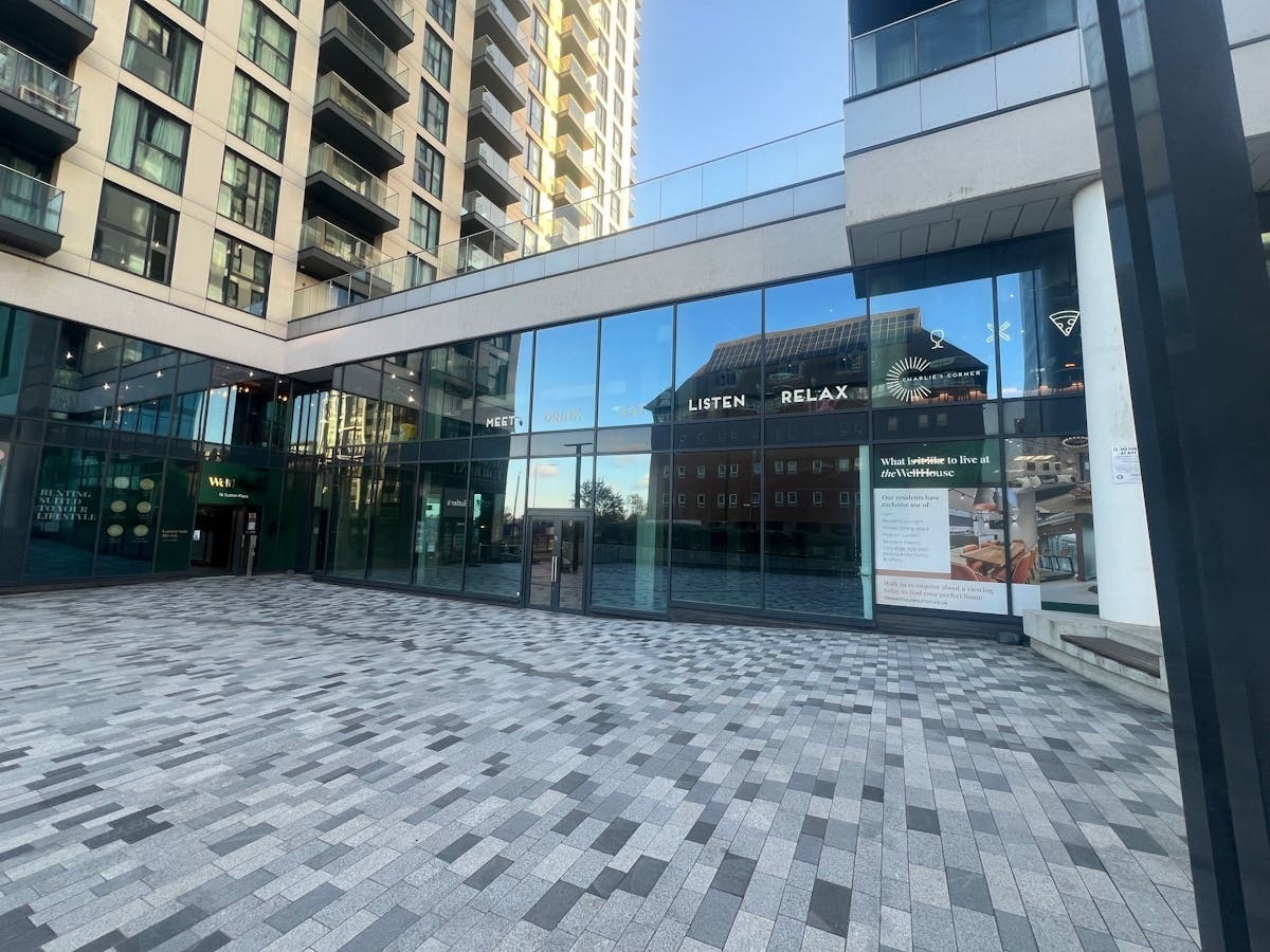 16 Sutton Court Rd, Sutton à louer Photo du bâtiment- Image 1 de 5